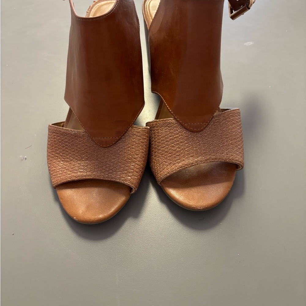 Bass Brown Heels with Minimalist Design